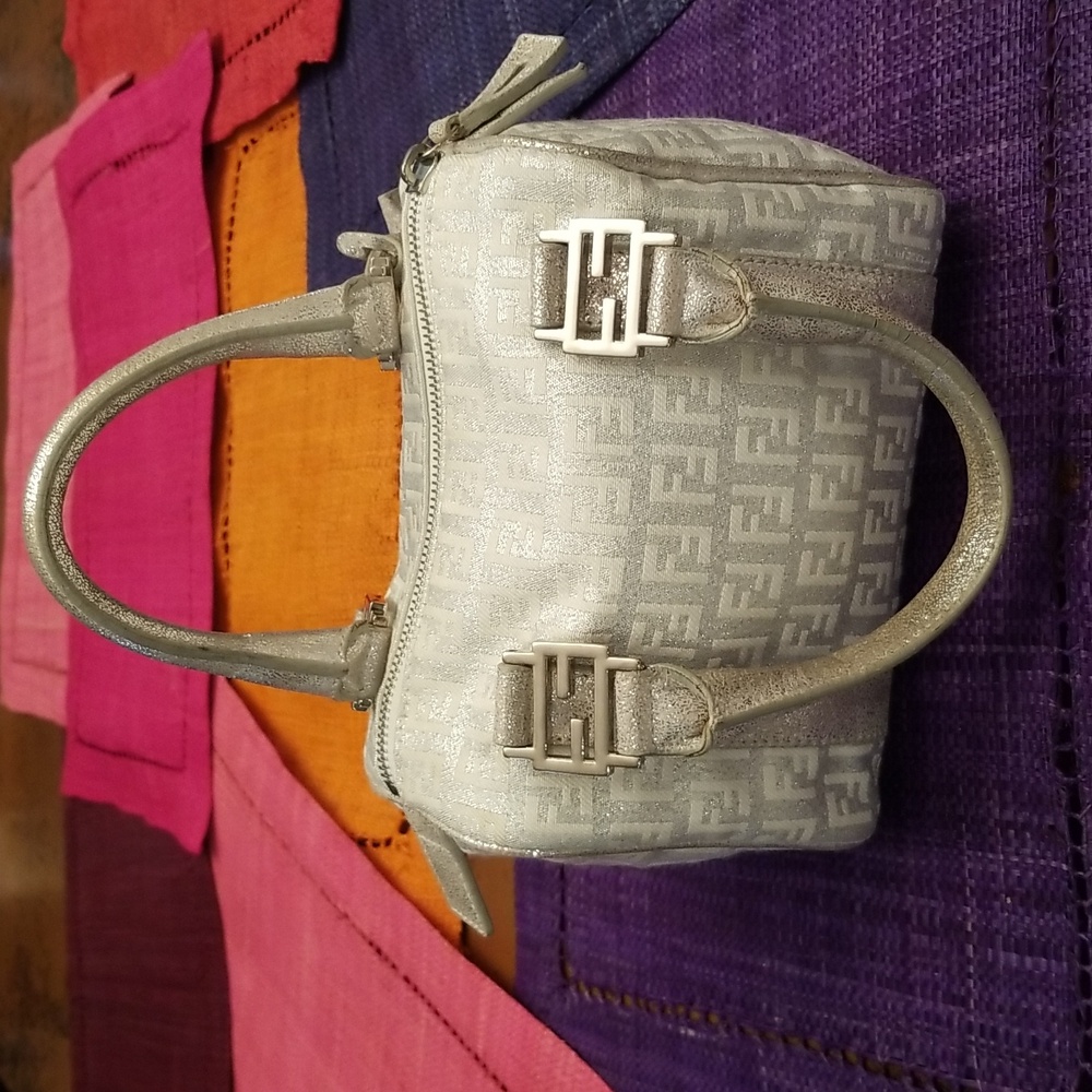 FENDI Nano - Picture 2 of 8